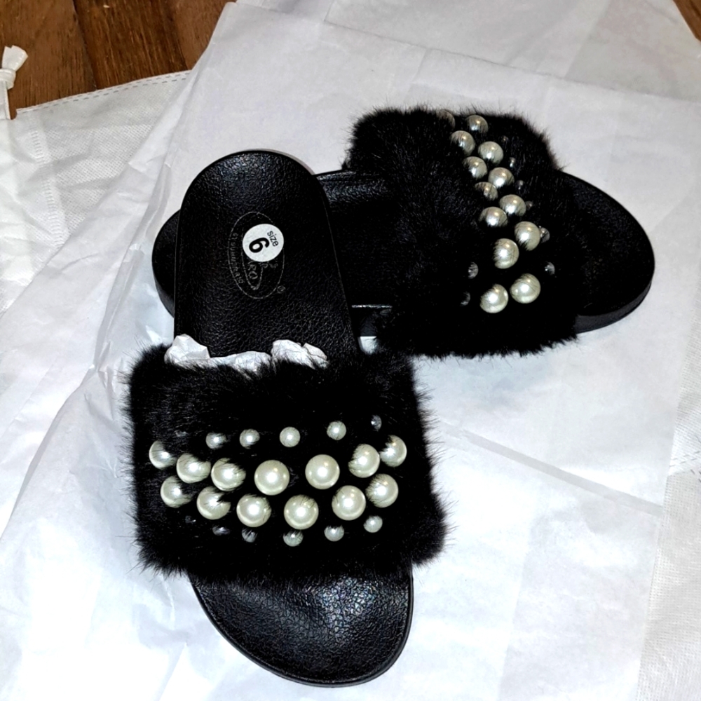 Bolaro slide on Sandals. New size 6. Furry with pearl's. Super cute and comfy.